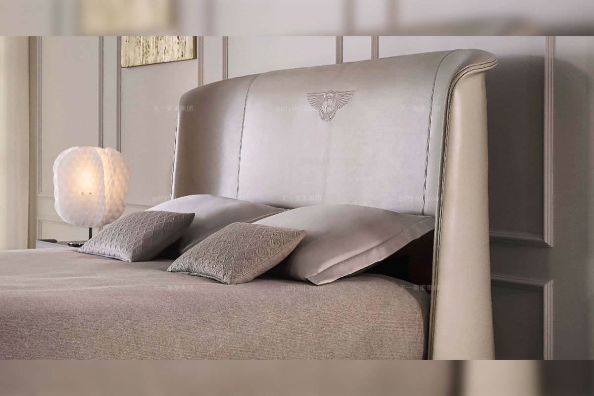 高端奢華大氣豪宅家具品牌后現代臥室家具米色真皮大床細節