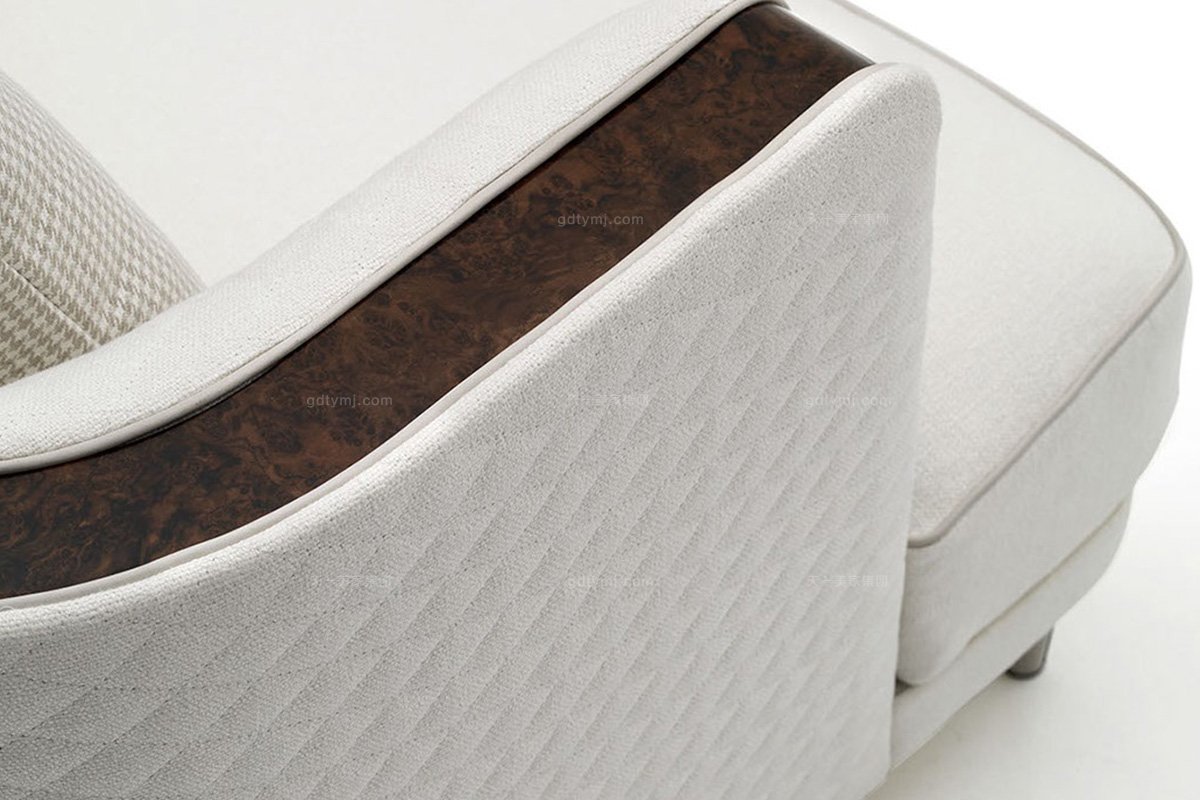 高端奢華別墅豪宅家具品牌客廳米色三人位布藝沙發細節