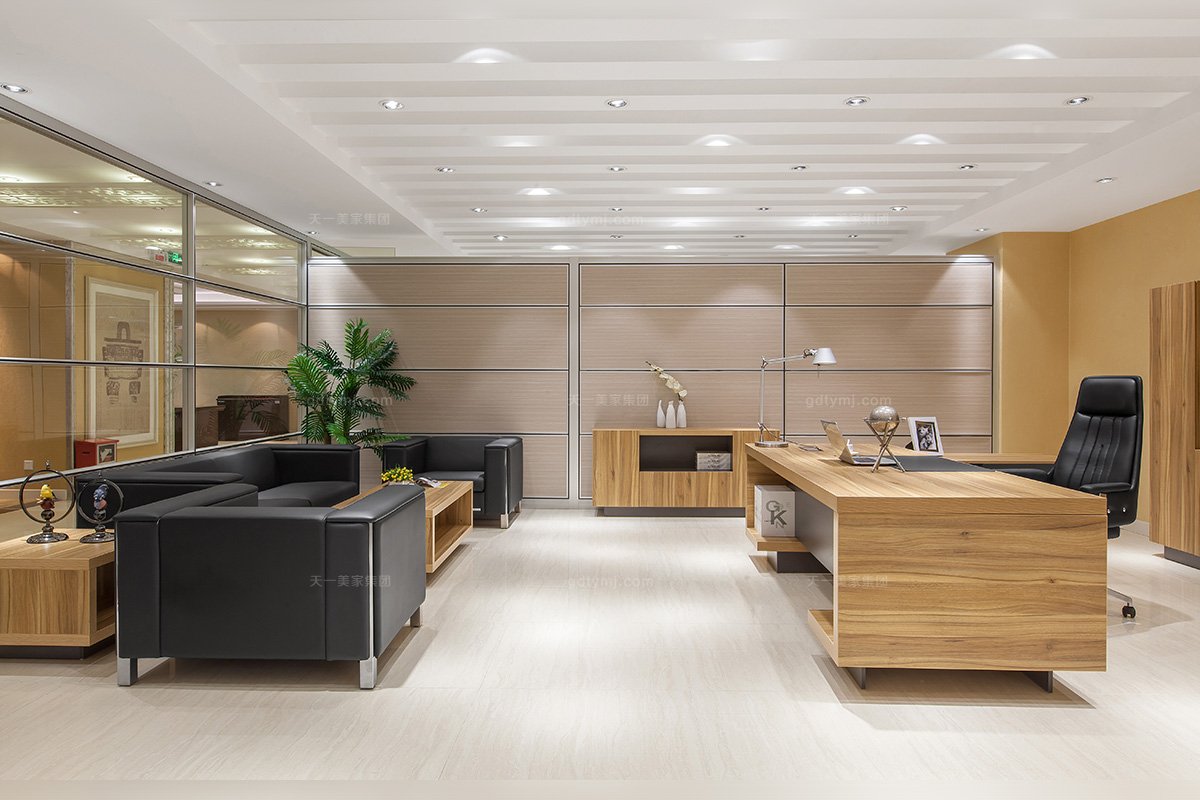 高端辦公家具品牌廠家現代輕奢原木色辦公大班臺班椅組合